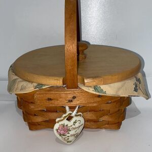 Longaberger Woodcrafts Handwoven Picnic Basket with Cloth & Cover